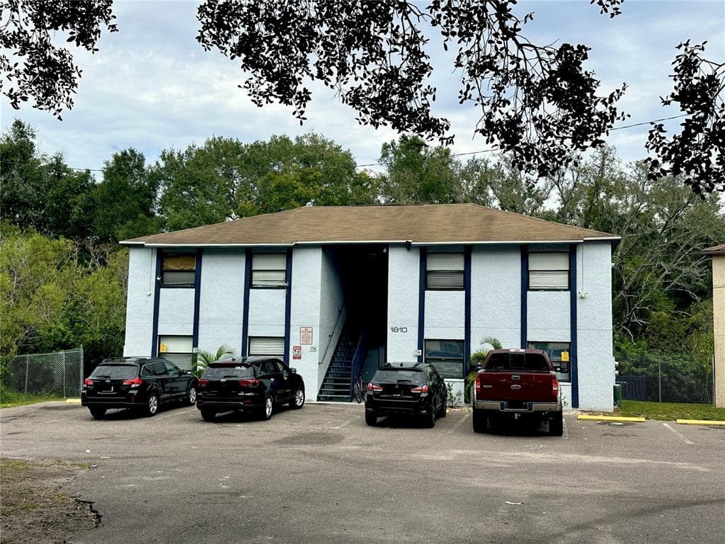 1810 E 143RD AVENUE UNIT 3 TAMPA, FL 33613
