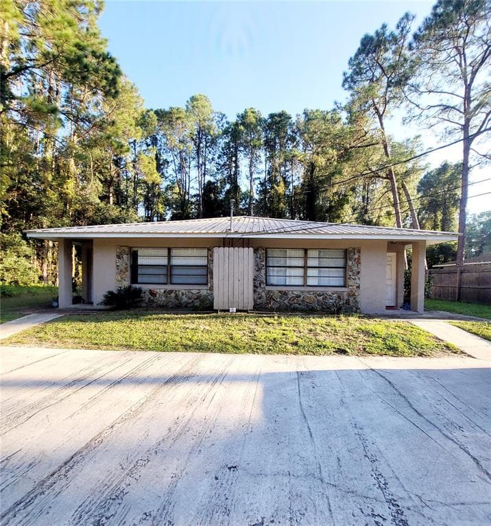 8210 W BAVARIAN STREET HOMOSASSA, FL 34448