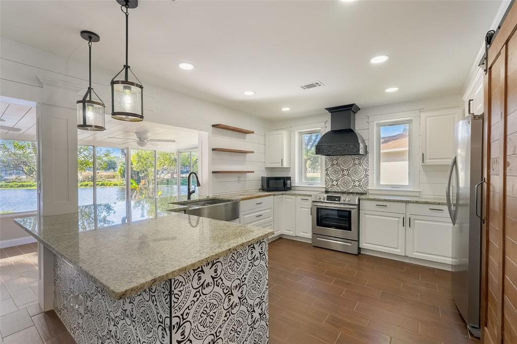 5114 STONEHAVEN COURT TAMPA, FL 33624