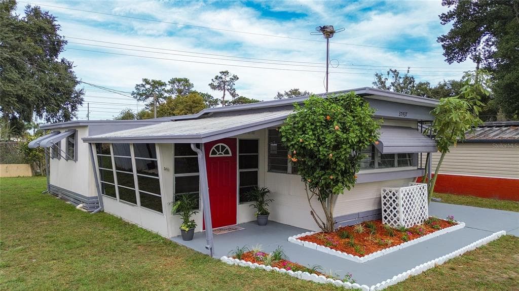 37437 RAY DRIVE ZEPHYRHILLS, FL 33541