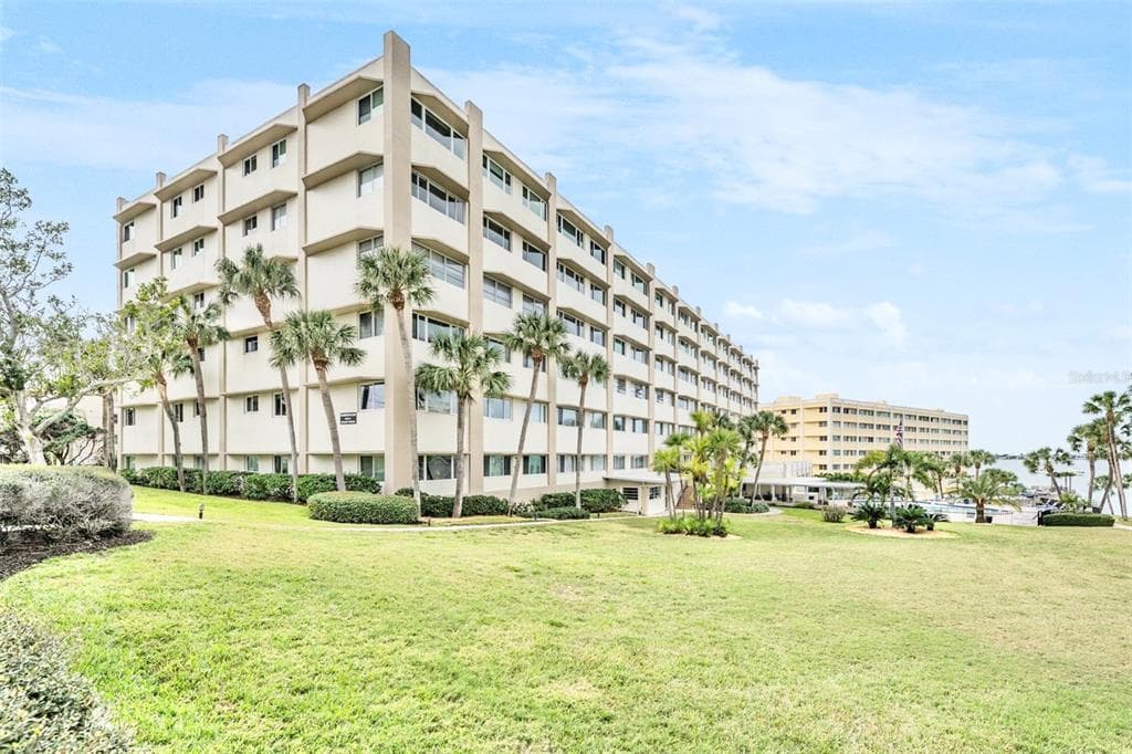 100 BLUFF VIEW DRIVE UNIT 103A BELLEAIR BLUFFS, FL 33770