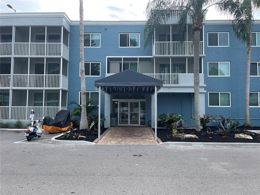 2700 COCONUT BAY LANE UNIT 1K SARASOTA, FL 34237