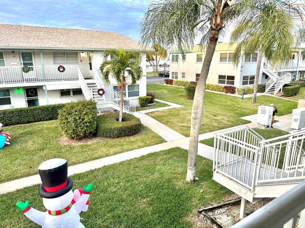 5227 81ST LANE N UNIT 15 ST PETERSBURG, FL 33709