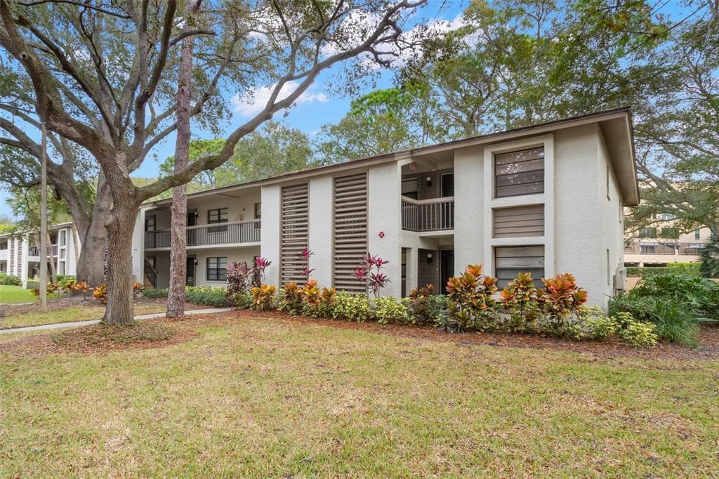 3032 EASTLAND BOULEVARD UNIT B103 CLEARWATER, FL 33761