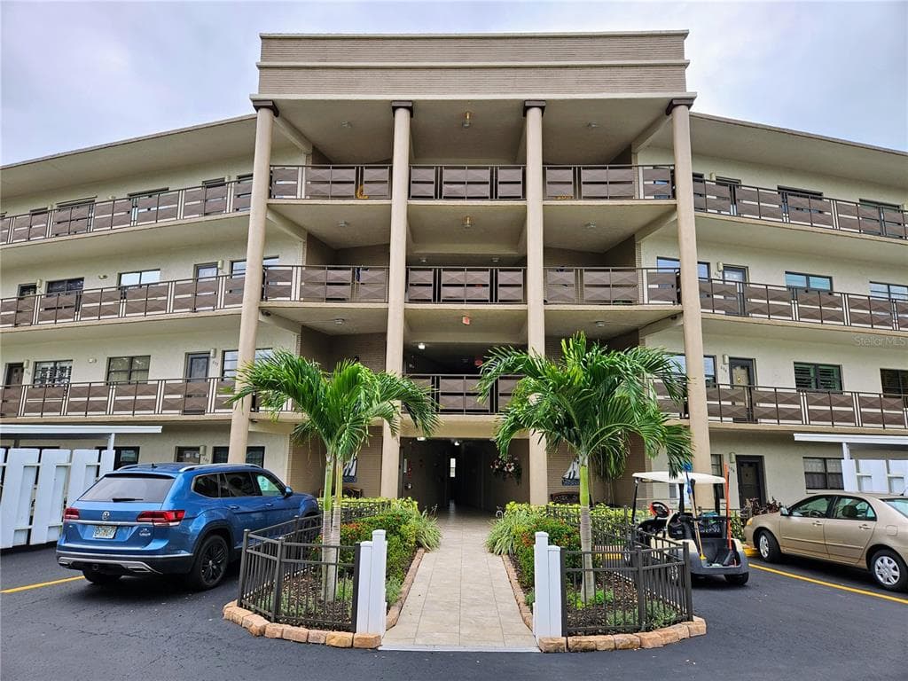 6190 80TH STREET N UNIT 108 ST PETERSBURG, FL 33709