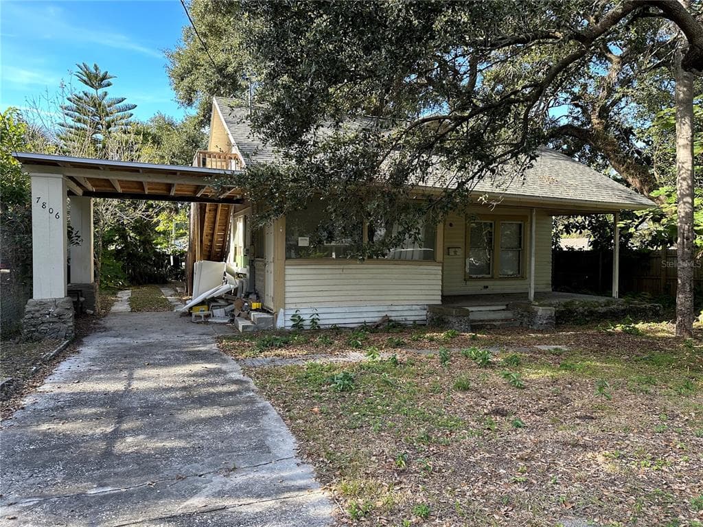 7806 N VAN DYKE PLACE TAMPA, FL 33604
