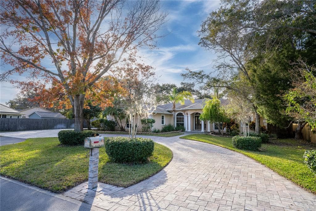 48 ARNONI DRIVE DUNEDIN, FL 34698