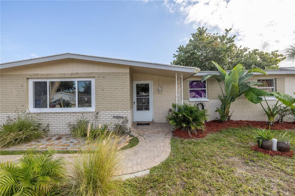 13497 W RENA DRIVE LARGO, FL 33771