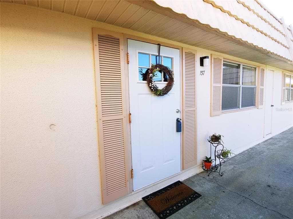 1811 BEDFORD LANE UNIT 157 SUN CITY CENTER, FL 33573