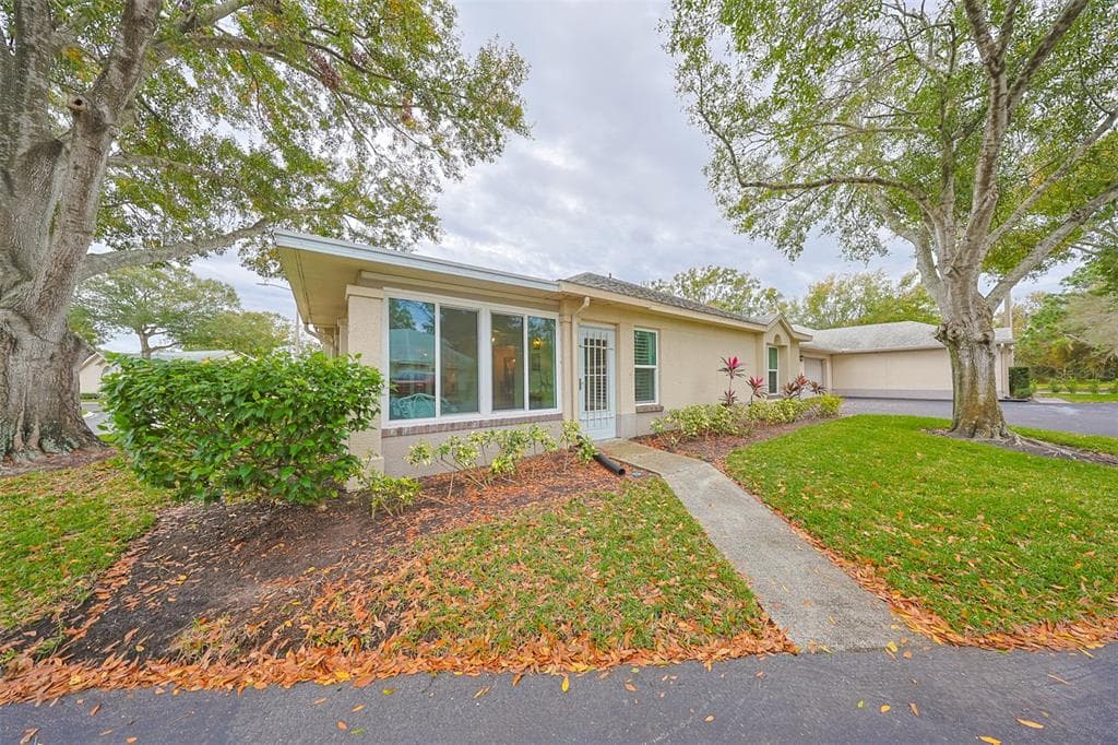 1218 GOLFVIEW WOODS DRIVE UNIT 1218 SUN CITY CENTER, FL 33573