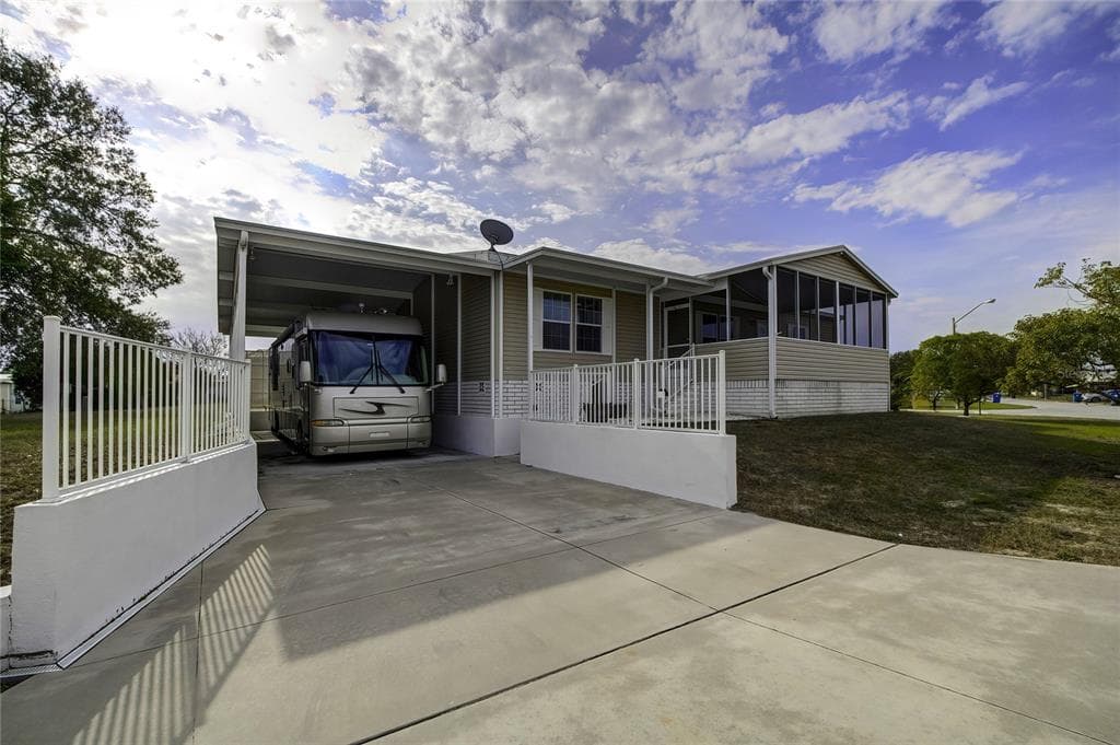 8486 MOONLIGHT AVENUE BROOKSVILLE, FL 34613