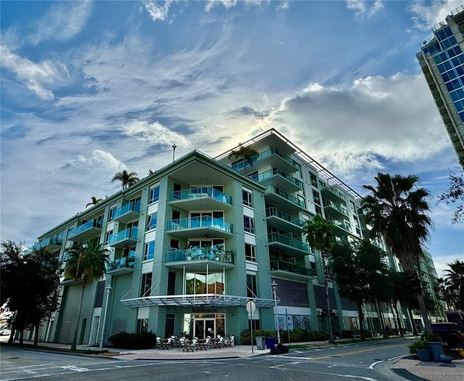 111 N 12TH STREET UNIT 1821 TAMPA, FL 33602