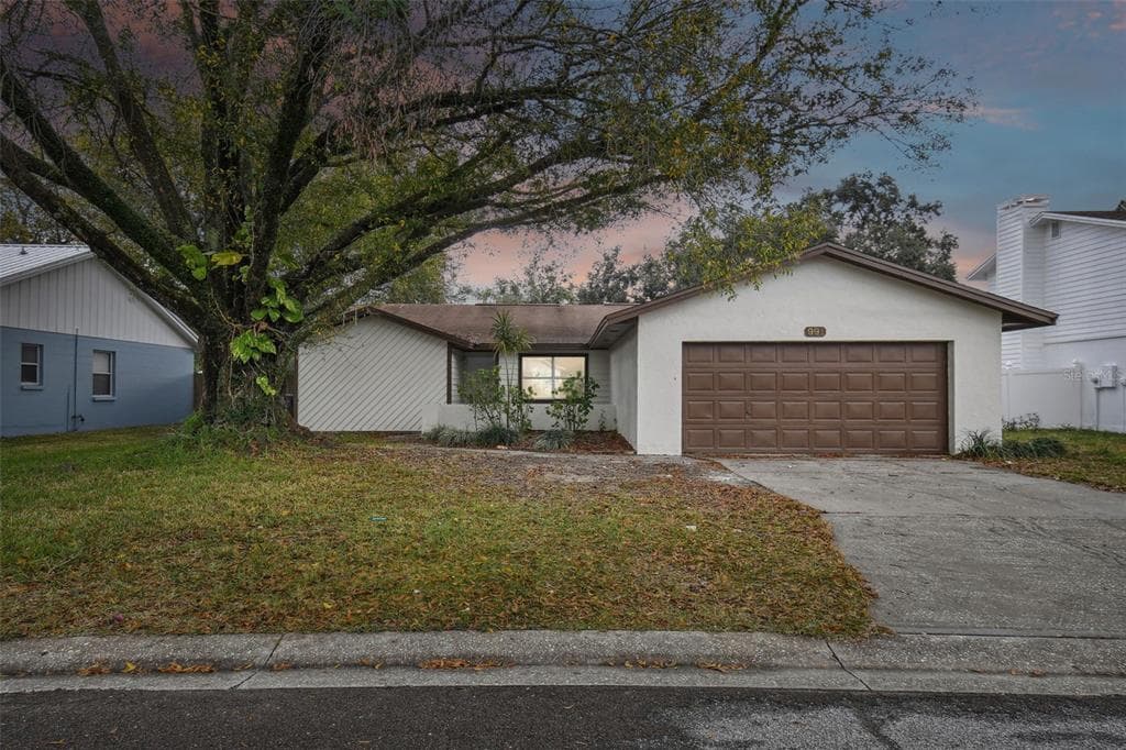 991 WHISPER LAKE DRIVE WINTER HAVEN, FL 33880