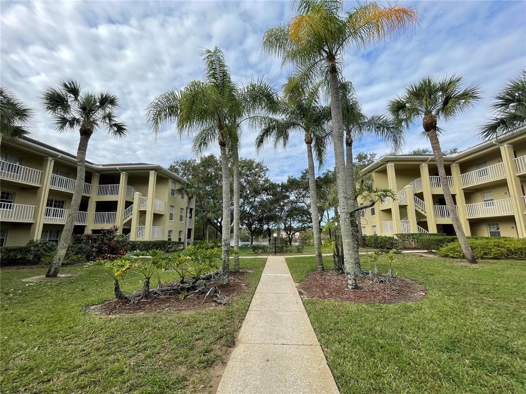 2690 CORAL LANDINGS BOULEVARD UNIT 427 PALM HARBOR, FL 34684