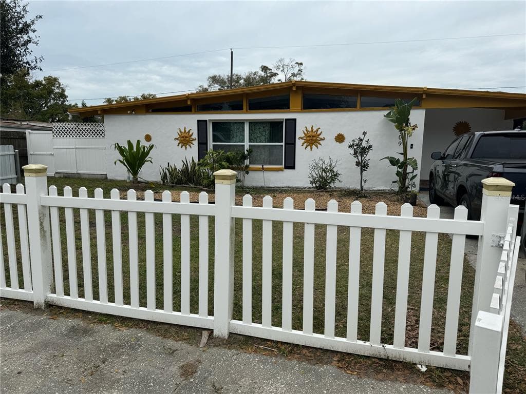 1709 WARRINGTON WAY TAMPA, FL 33619