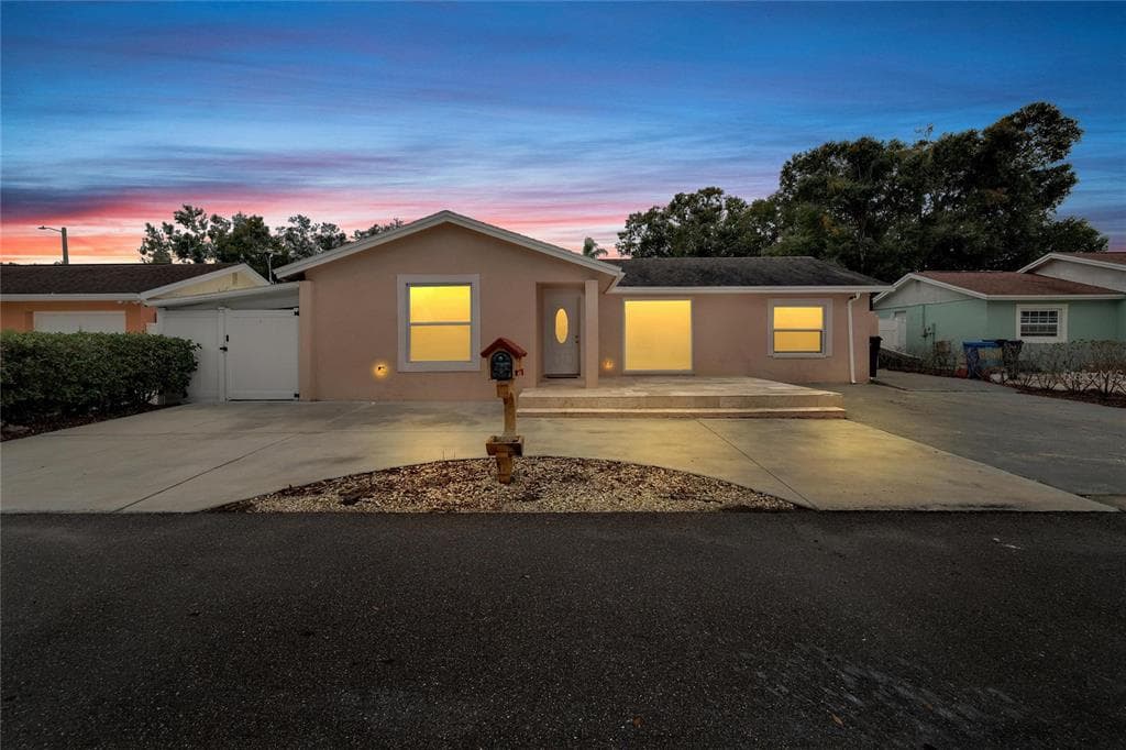 10112 ROYAL ACRES COURT