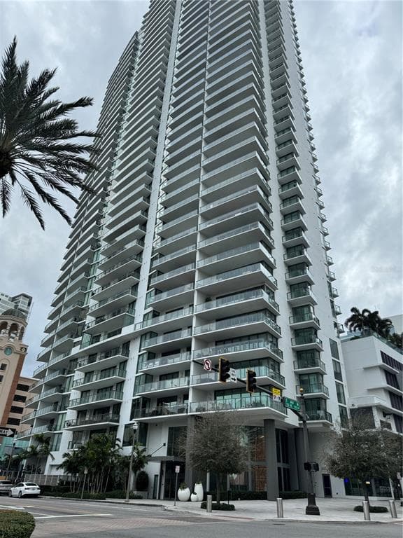 100 1ST AVENUE N UNIT 1807