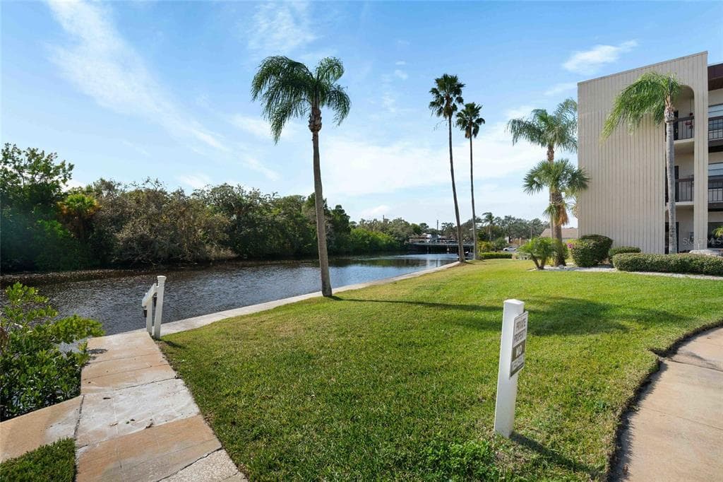 5627 FERGUSON COURT UNIT 1203 NEW PORT RICHEY, FL 34652