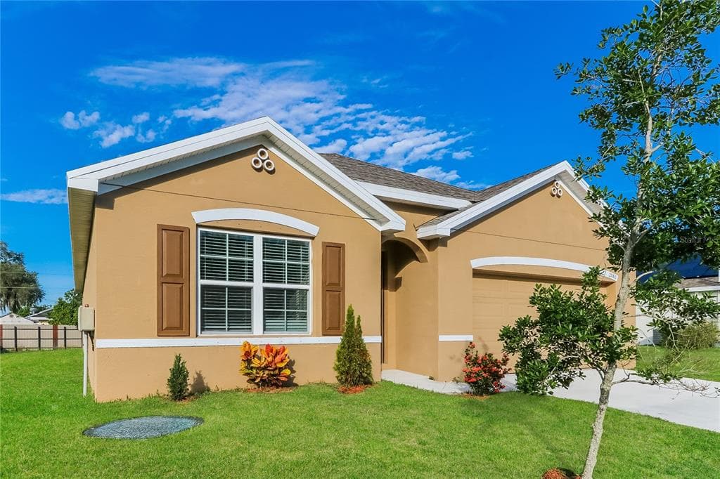 1120 WINDING WATER WAY CLERMONT, FL 34714