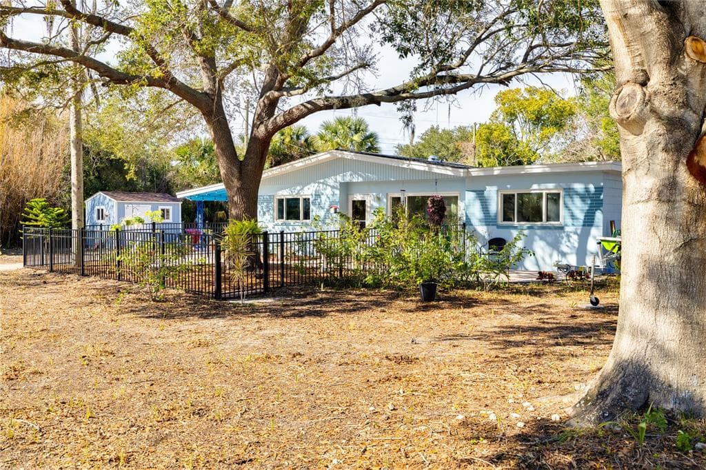 801 SUNSET DRIVE TARPON SPRINGS, FL 34689