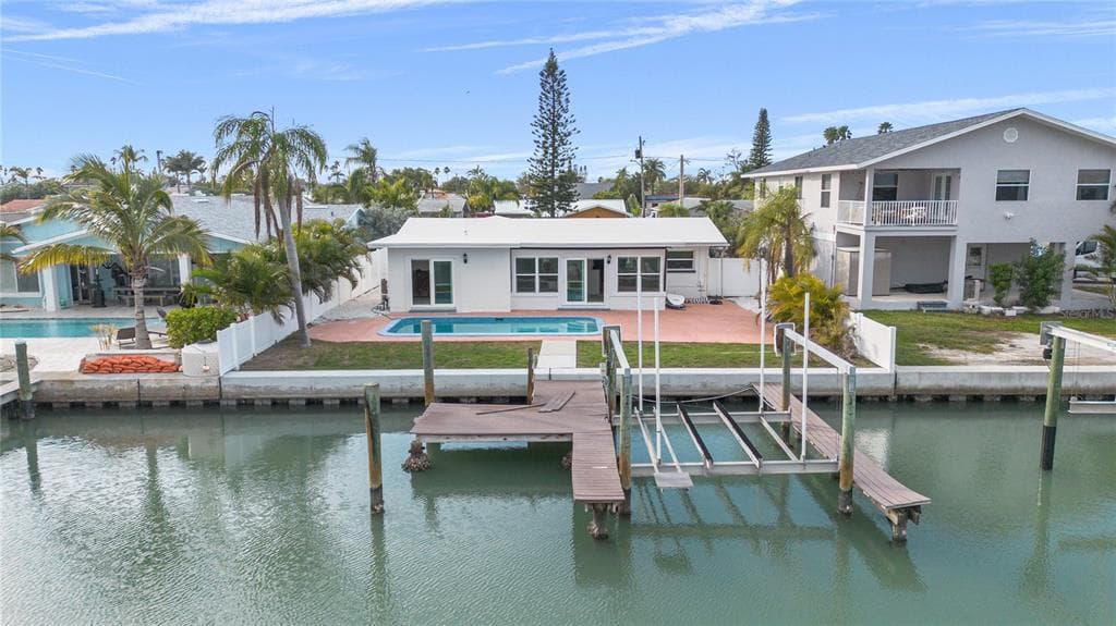 575 LILLIAN DRIVE MADEIRA BEACH, FL 33708