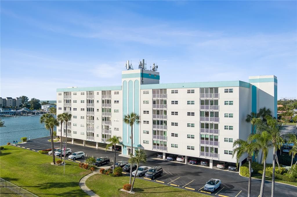 10216 REGAL DRIVE UNIT 305 LARGO, FL 33774