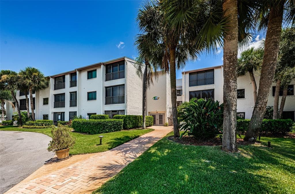 1001 TARTAN DRIVE UNIT 206 PALM HARBOR, FL 34684