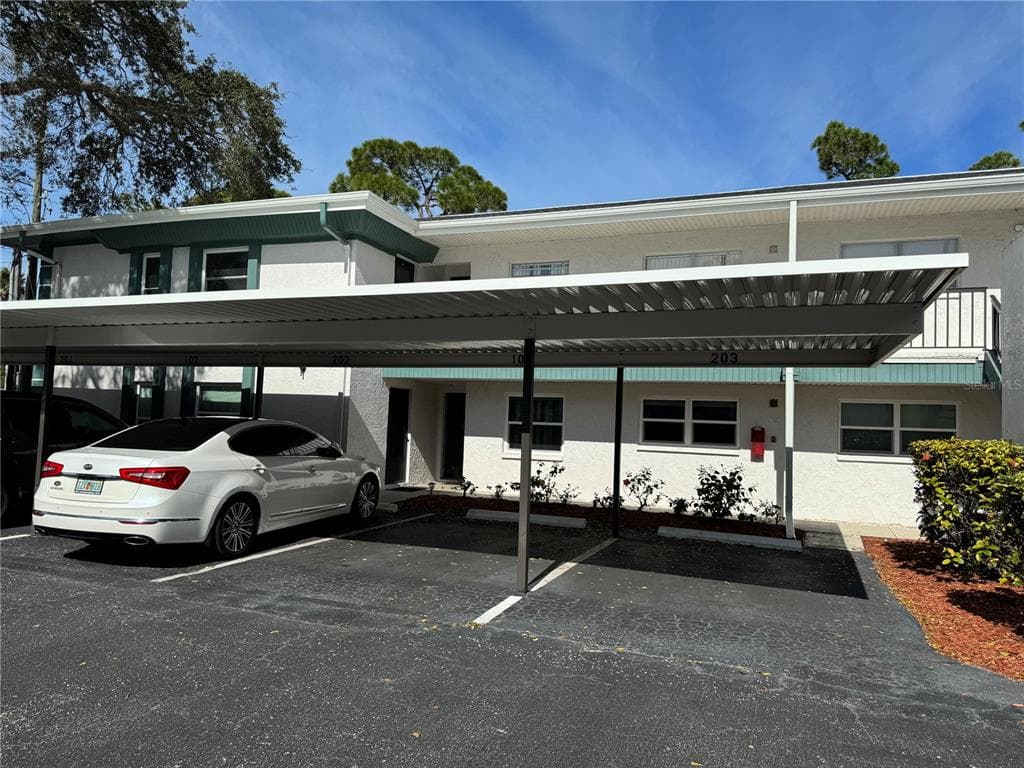 7580 92ND STREET UNIT 102D SEMINOLE, FL 33777