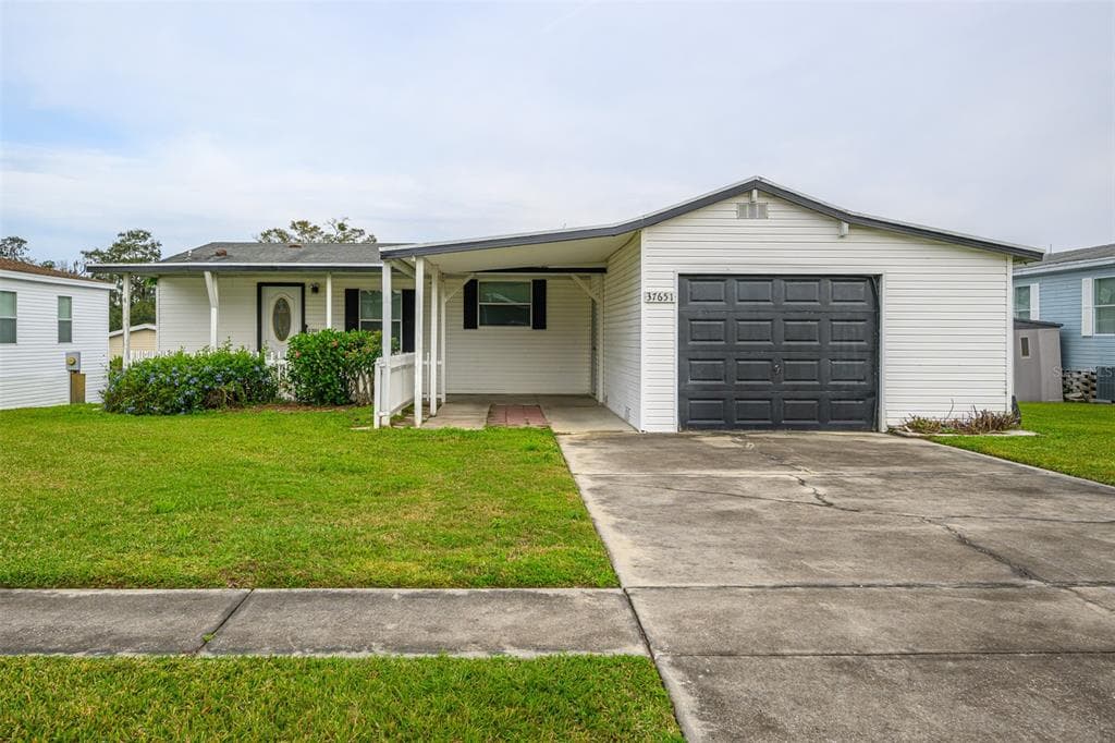 37651 NEWPORT DRIVE ZEPHYRHILLS, FL 33542