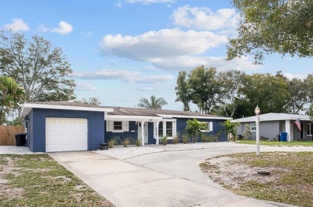 1921 COUNTRY CLUB ROAD N ST PETERSBURG, FL 33710