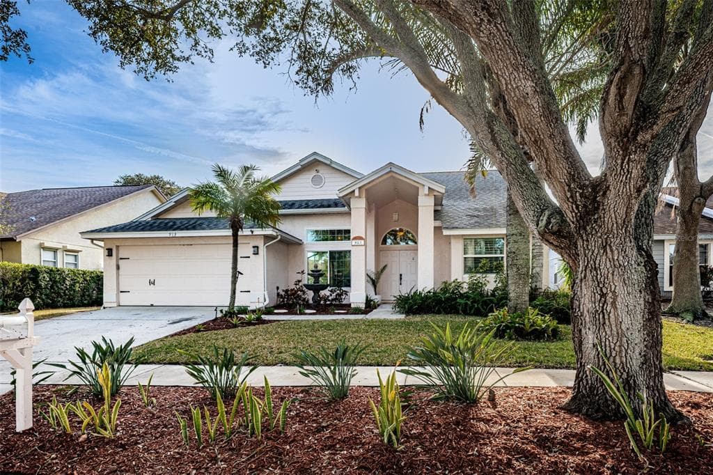 913 WESTWINDS BOULEVARD TARPON SPRINGS, FL 34689