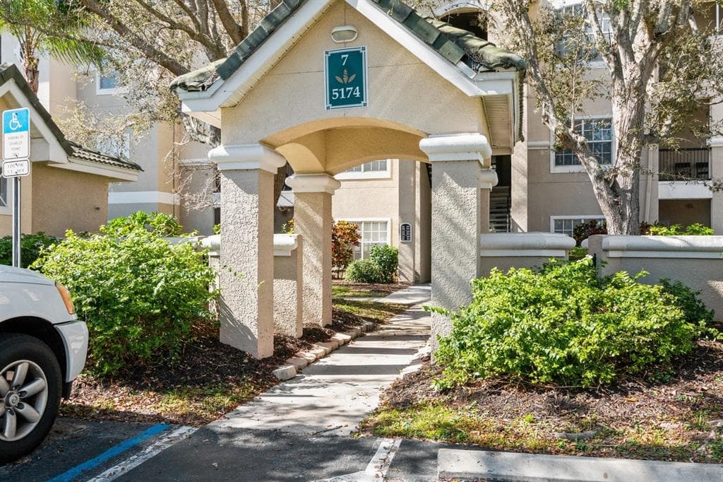5174 NORTHRIDGE ROAD UNIT 111 SARASOTA, FL 34238