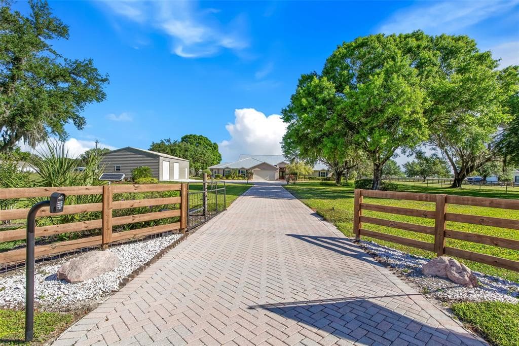 12011 BROWNING ROAD LITHIA, FL 33547