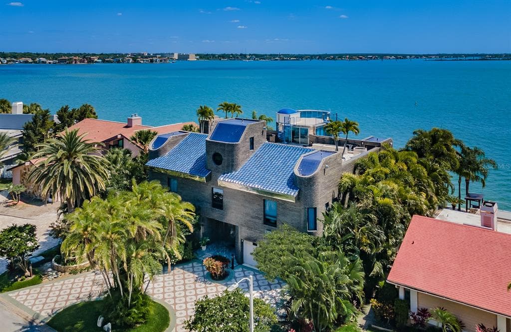516 BELLE ISLE AVENUE BELLEAIR BEACH, FL 33786