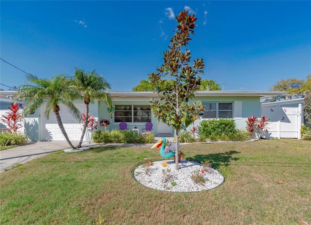 562 BAYWOOD DRIVE N DUNEDIN, FL 34698