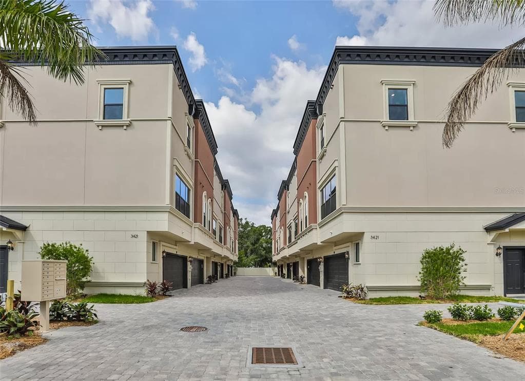 3421 W HORATIO STREET UNIT 105 TAMPA, FL 33609