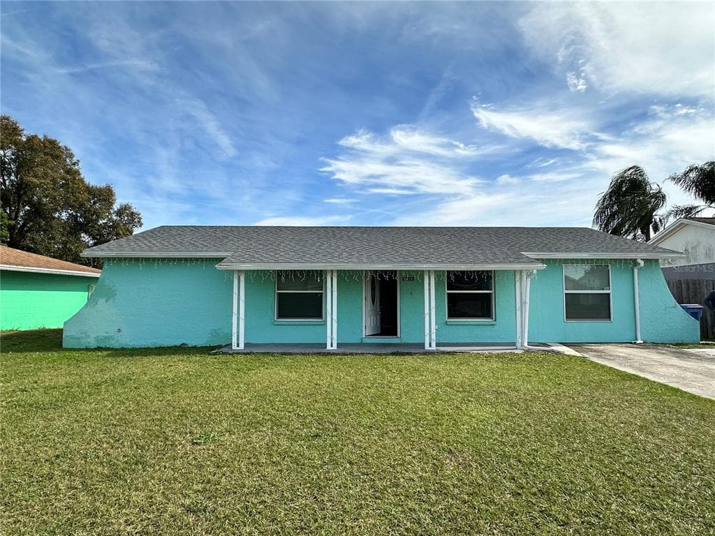 8215 GREENLEAF CIRCLE TAMPA, FL 33615
