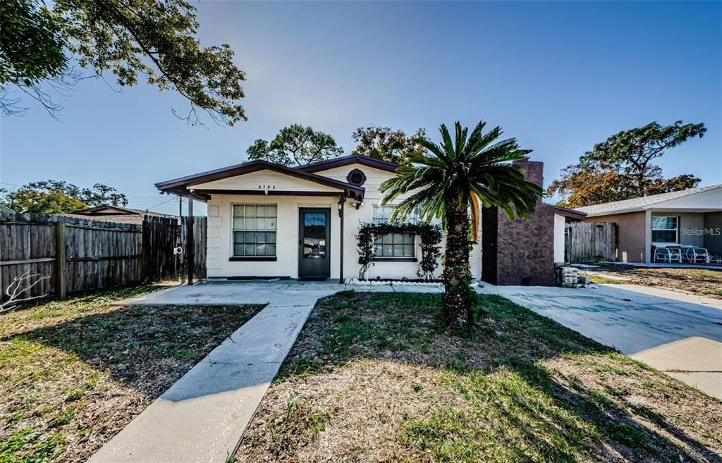 5702 GOLDEN NUGGET DRIVE HOLIDAY, FL 34690