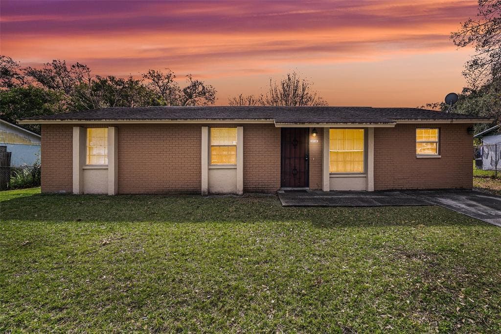 3716 MISTWOOD DRIVE TAMPA, FL 33619