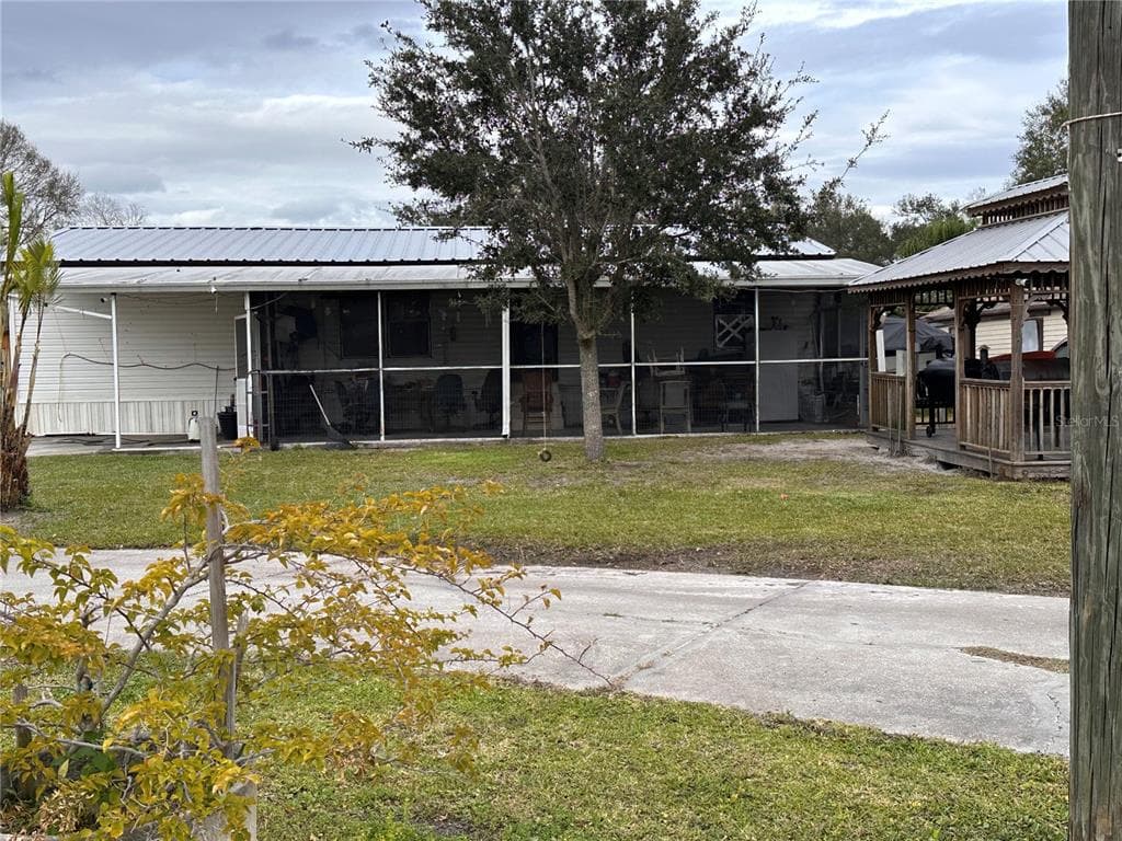 2402 14TH AVENUE SE RUSKIN, FL 33570