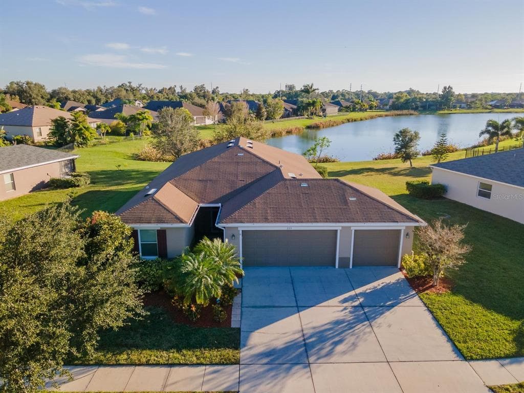 225 STAR SHELL DRIVE APOLLO BEACH, FL 33572
