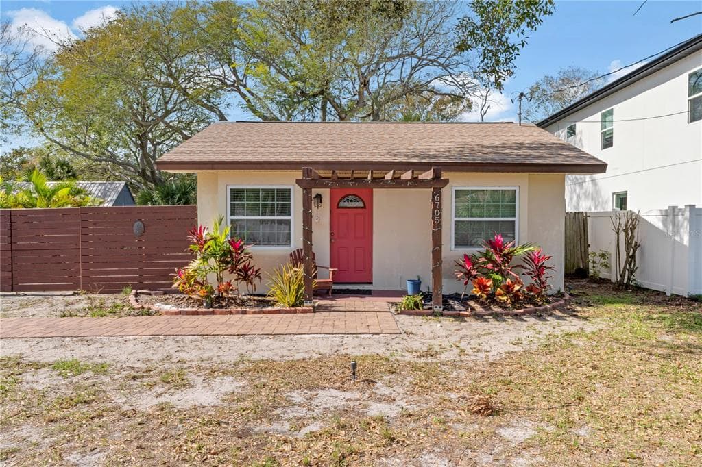 6705 S HIMES AVENUE TAMPA, FL 33611