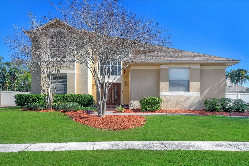 811 SANDCASTLE CIRCLE BRANDON, FL 33511