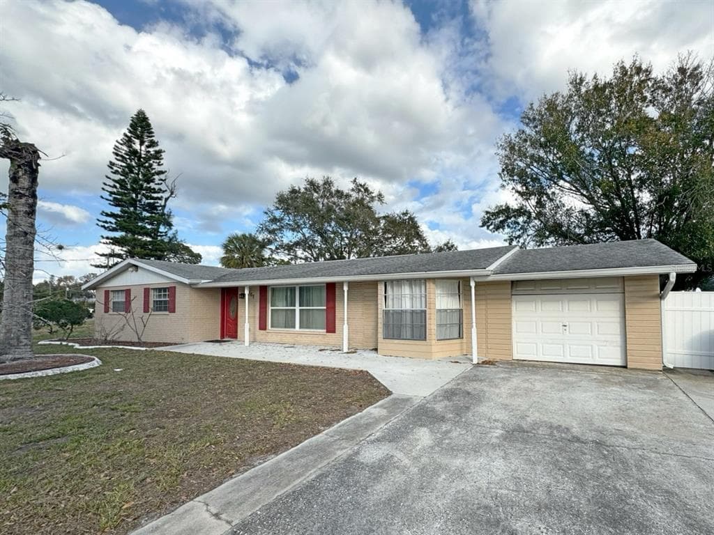 107 W NORTH BRANCH ROAD RUSKIN, FL 33570