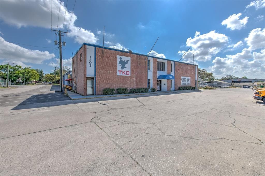 1303 E BUSCH BOULEVARD TAMPA, FL 33612