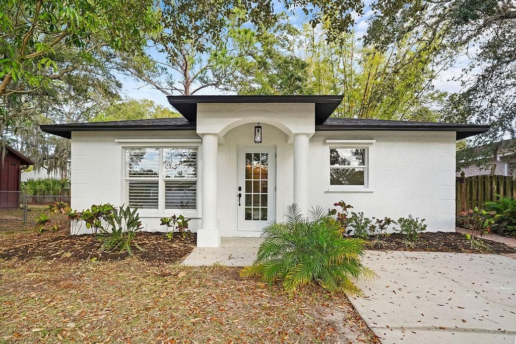 1208 TARPON AVENUE SARASOTA, FL 34237