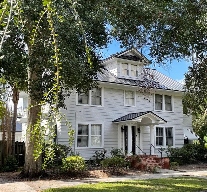 300 8TH AVENUE NE ST PETERSBURG, FL 33701