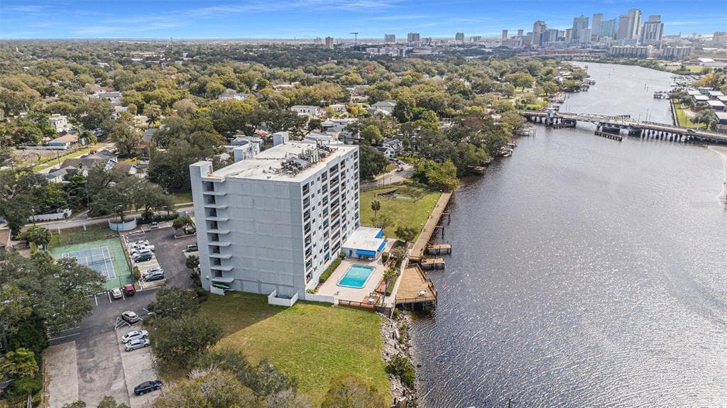 2780 N RIVERSIDE DRIVE UNIT 203 TAMPA, FL 33602