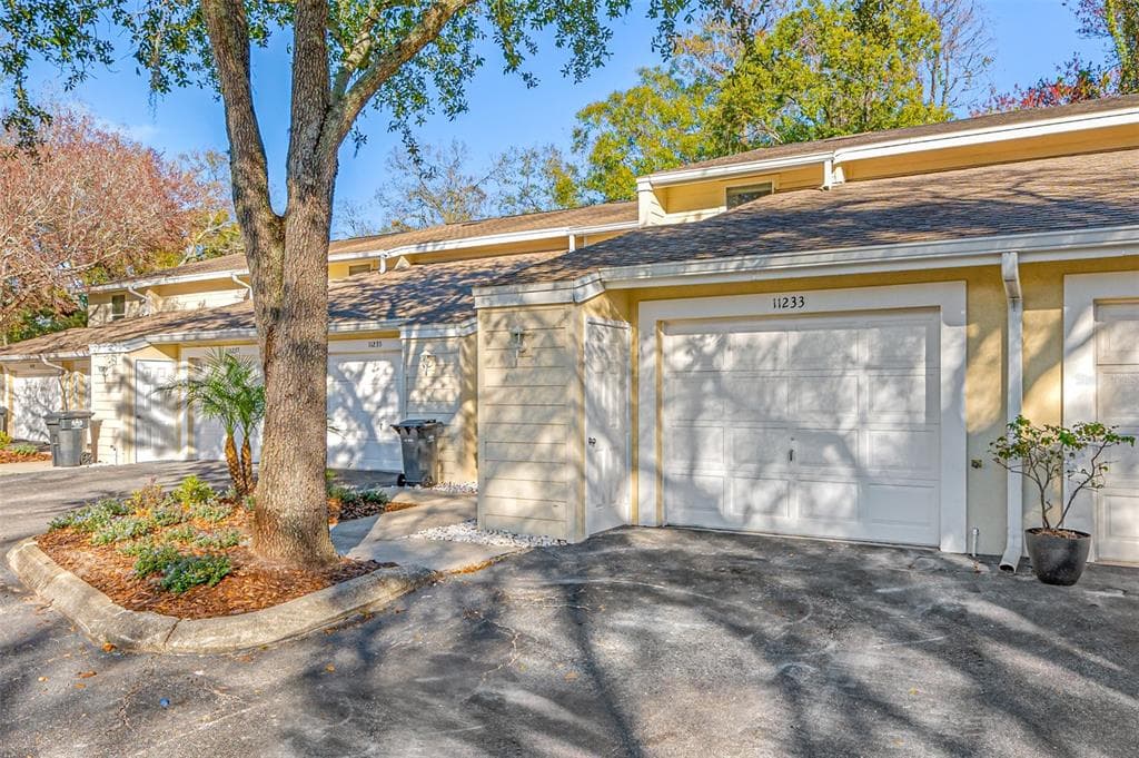 11233 CEDAR HOLLOW LANE TAMPA, FL 33618