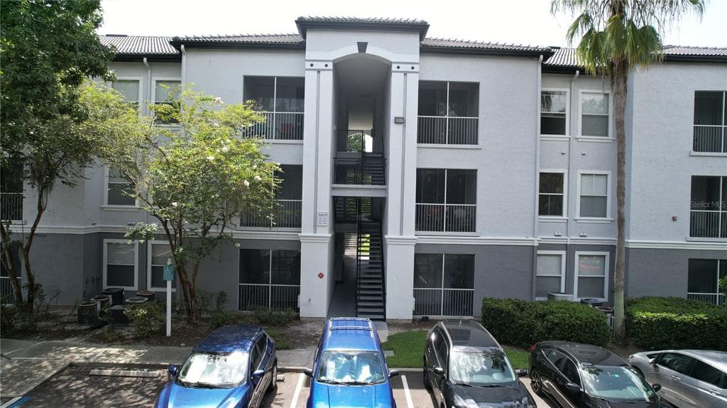 5805 LEGACY CRESCENT PLACE UNIT 104 RIVERVIEW, FL 33578